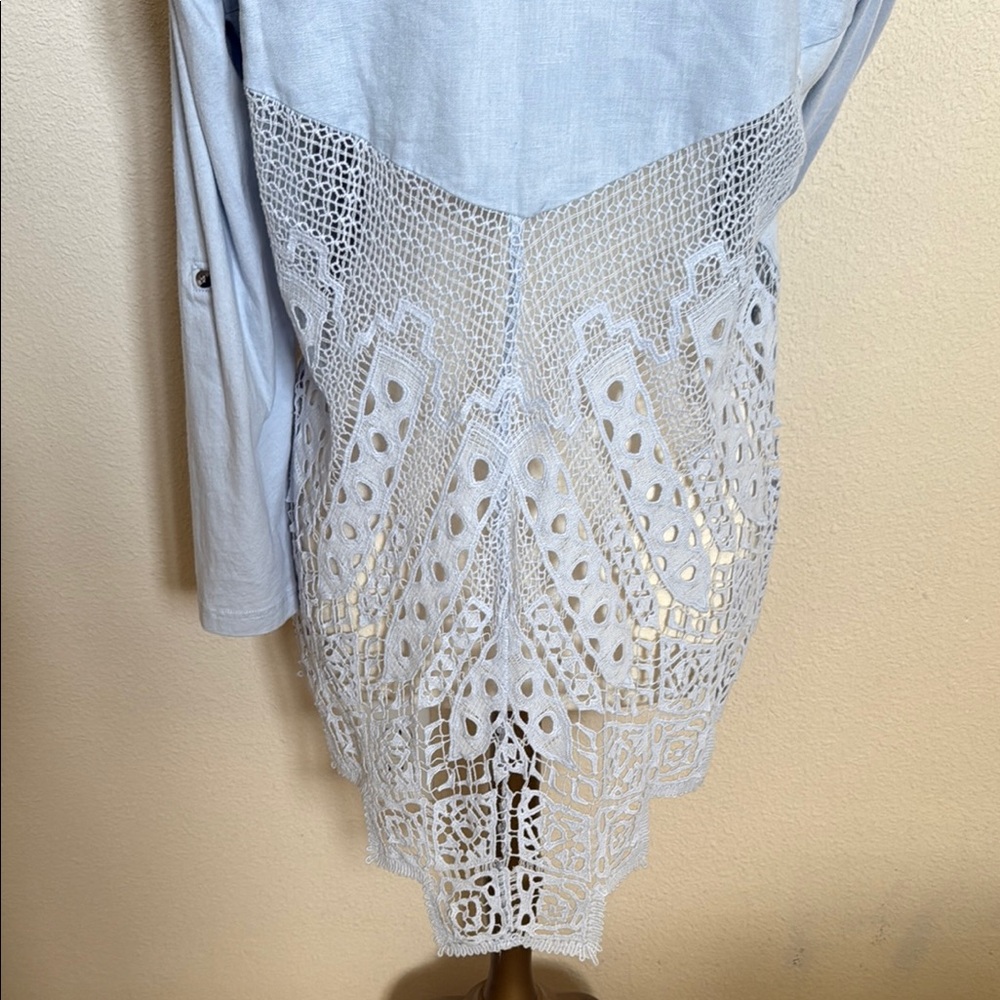 *Soft Surroundings Blue Long Sleeve Button Down Tunic with Lace Back (sz med) - Picture 4 of 7